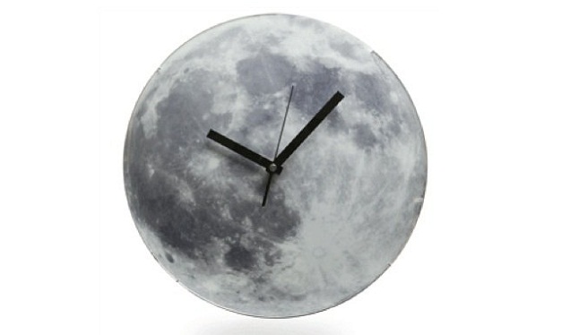 Reloj con forma de Luna