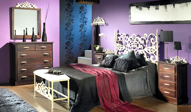 Decorar un dormitorio combinando el color morado