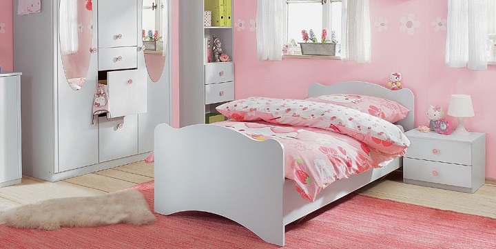 Dormitorios infantiles en blanco y rosa