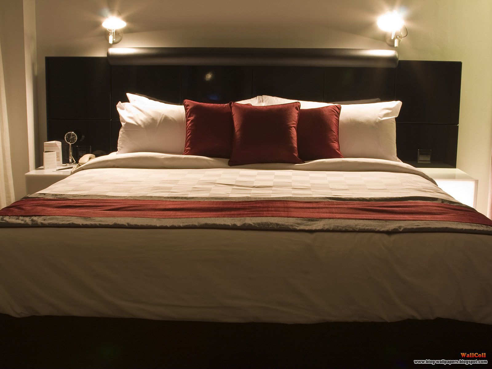 Fast bed. Огромная кровать. Спальня с большой кроватью. Красивая большая кровать. Комната с огромной кроватью.