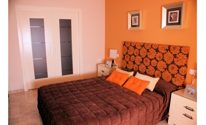 Pintar un dormitorio de color naranja
