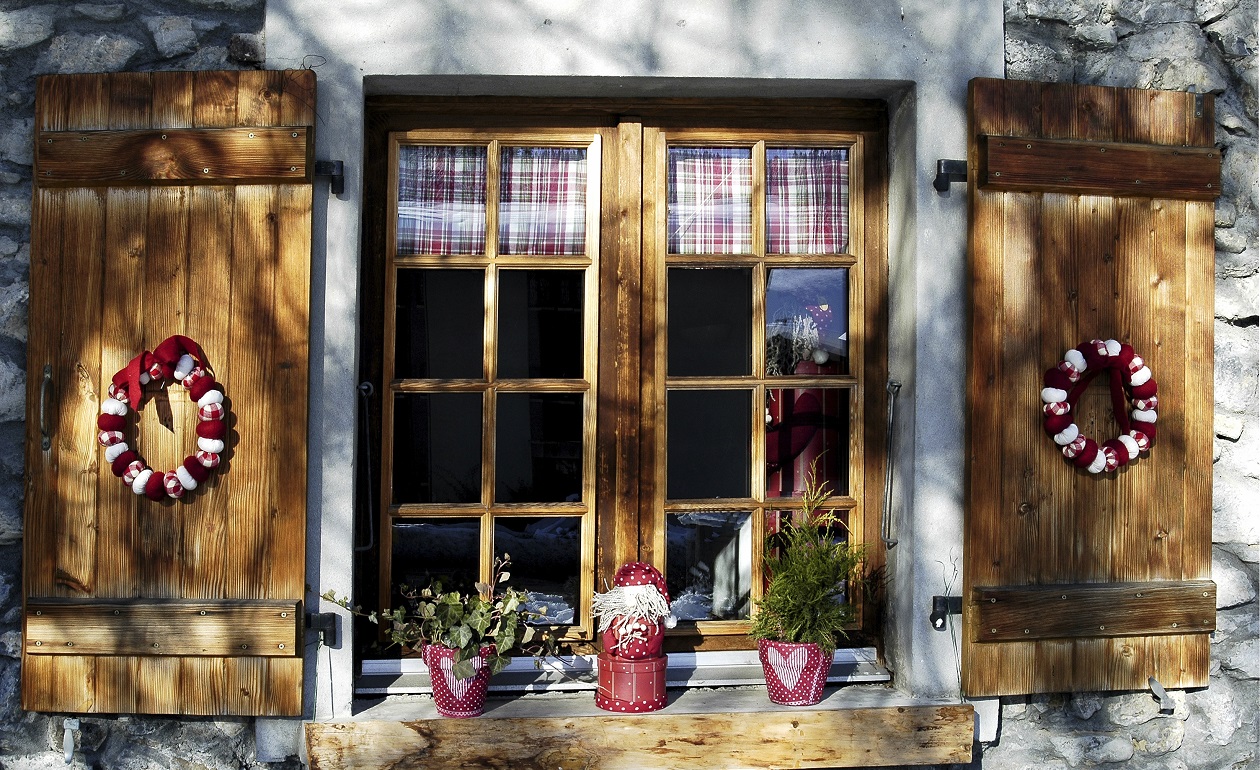 VENTANAS Y JARDINES DECORADAS - Página 2 Como-decorar-ventanas-en-navidad-2