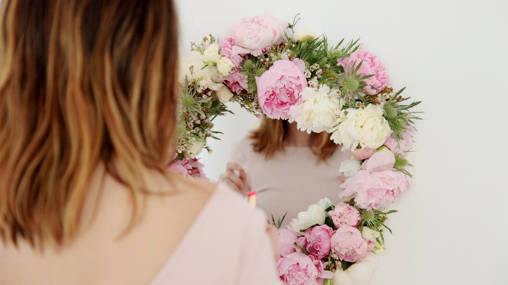 espejo con flores