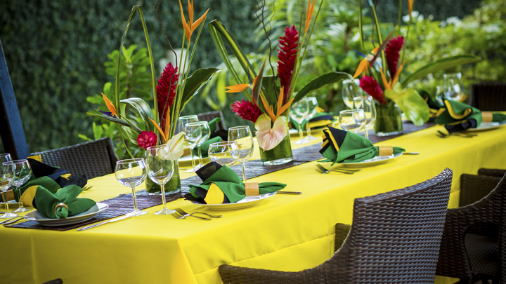 decorar-mesa-estilo-tropical