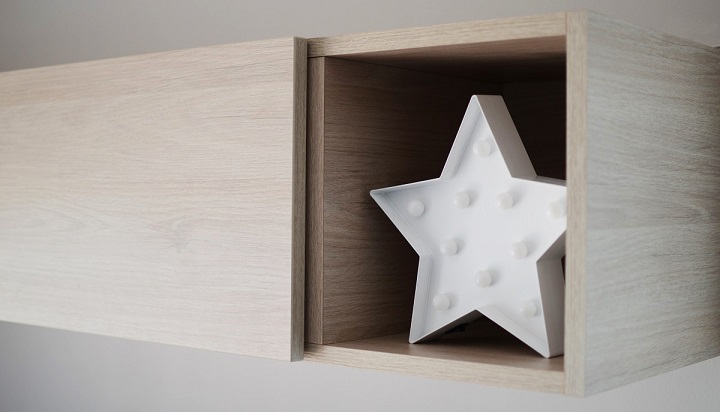 estrella-LED-en-un-mueble