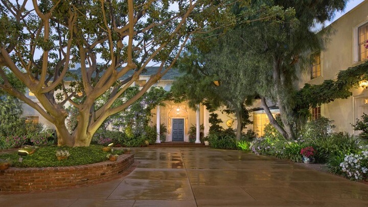 Taylor-Swift-mansion-Beverly-Hills-recibidor