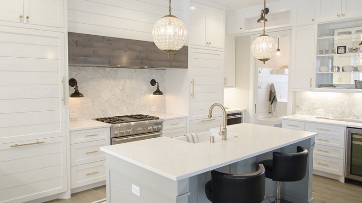cocina-con-muebles-blancos