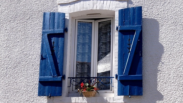 ventana-en-azul