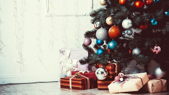 arbol-de-Navidad-con-regalos