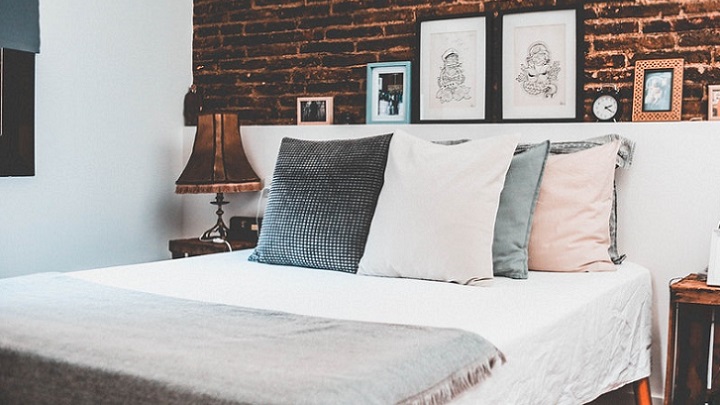cama-en-el-dormitorio