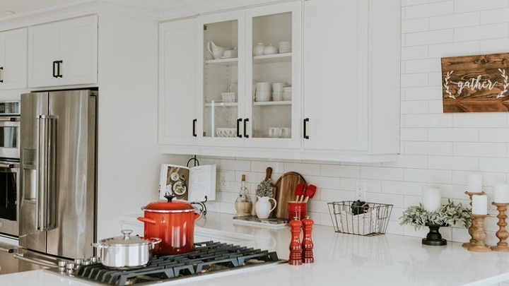 mueble-de-color-blanco-en-la-cocina