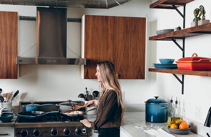 muebles-de-madera-situados-en-la-cocina