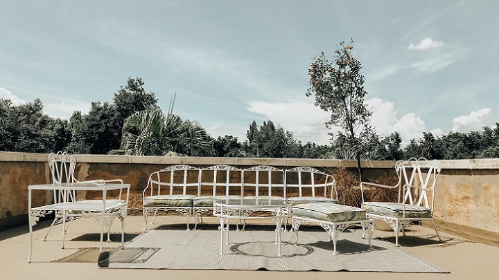 muebles-blancos-en-la-terraza