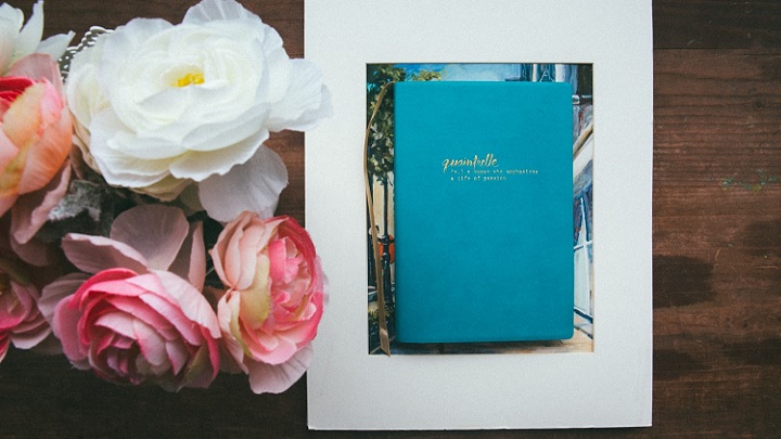 flores-y-cuaderno