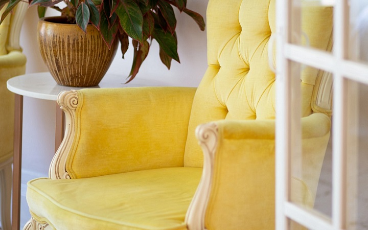 sillon-de-color-amarillo