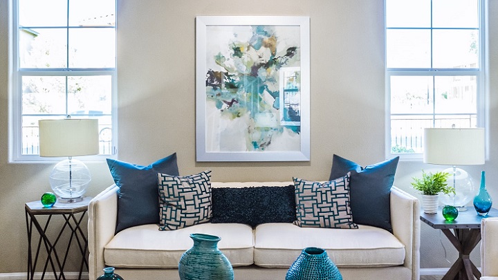 salon-decorado-en-azul-y-blanco