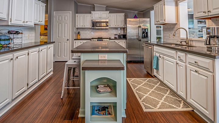decoracion-de-cocina-de-color-blanco-con-isla