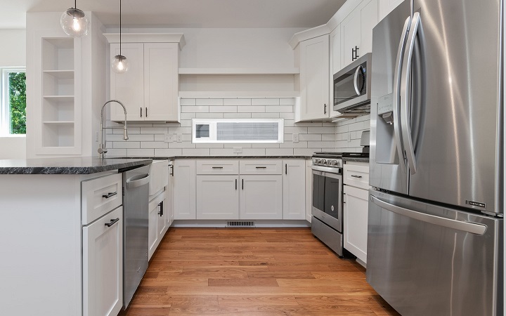 cocina-con-azulejos-de-color-blanco