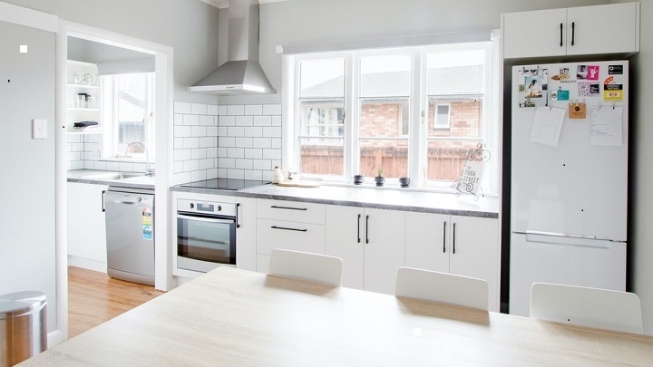 cocina-grande-de-color-blanco