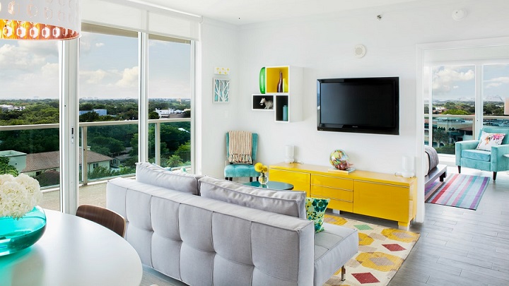 salon-con-mueble-de-color-amarillo