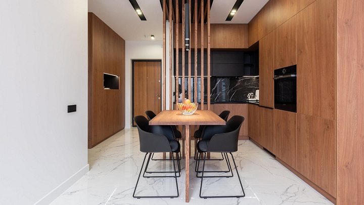 cocina-con-muebles-de-madera-oscura