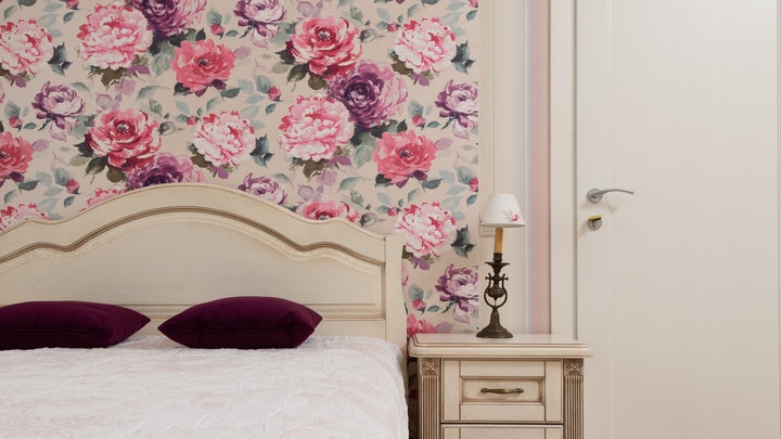 pared-de-flores-en-el-dormitorio