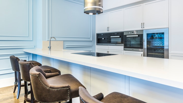 cocina-con-pared-azul