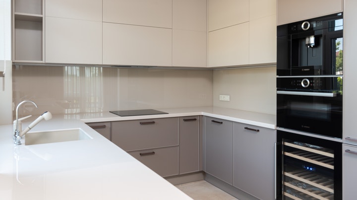 cocina-en-gris-y-beige