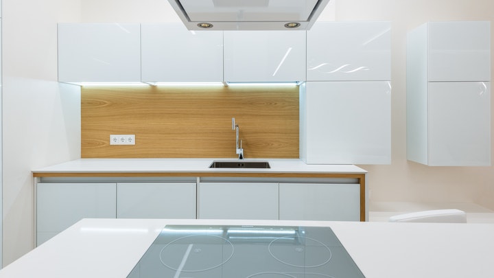 cocina-blanca-con-lineas-rectas