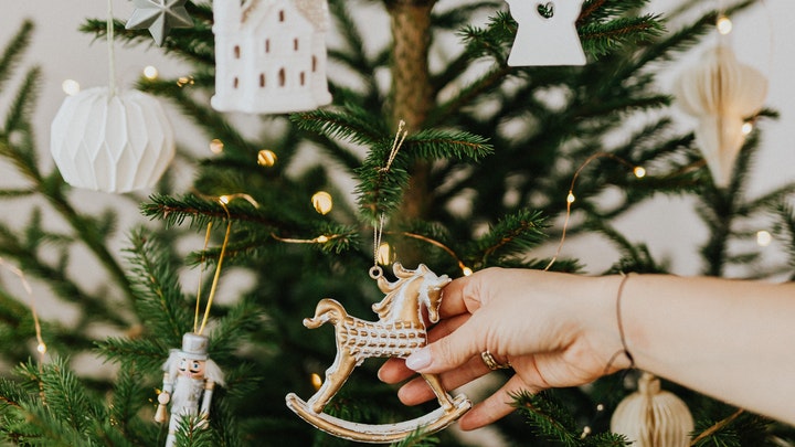 adornos-en-arbol-de-navidad