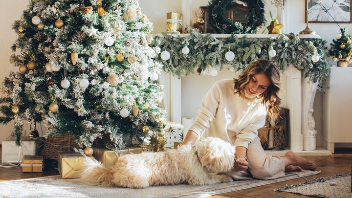 salon-decorado-en-navidad