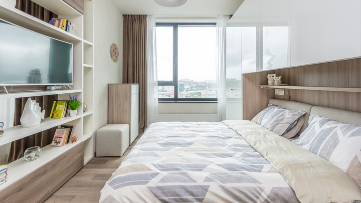dormitorio-con-ventana-grande