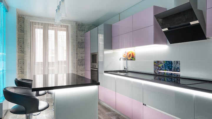 cocina-en-rosa-y-gris