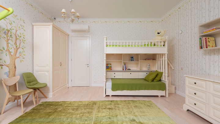 comoda-en-el-dormitorio-infantil