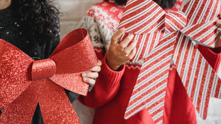 adornos-de-navidad-en-blanco-y-rojo