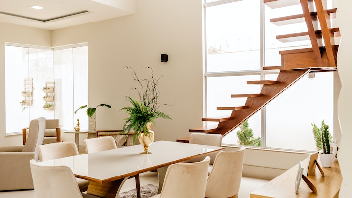 comedor-realizado-en-color-blanco-y-madera