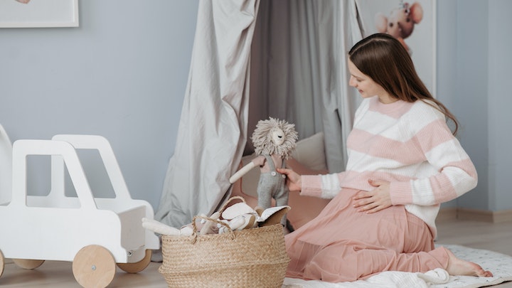 zona-de-juegos-en-dormitorio-de-bebe