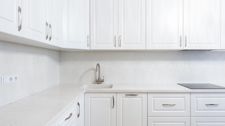 armarios-de-color-blanco-en-la-cocina