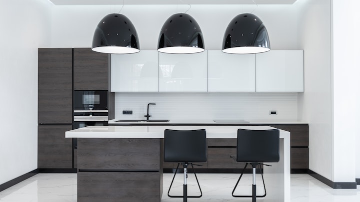 cocina-moderna-en-blanco-y-negro