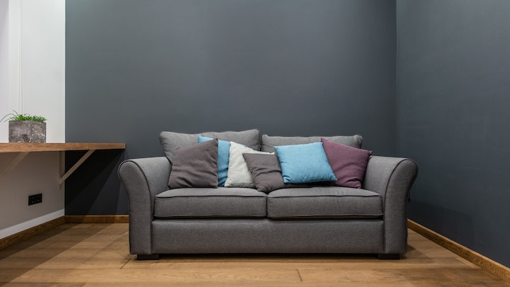 sofa-de-color-gris