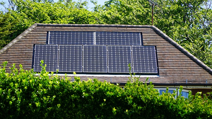 casa-con-placas-solares