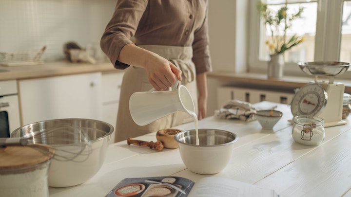 persona-cocina-en-casa