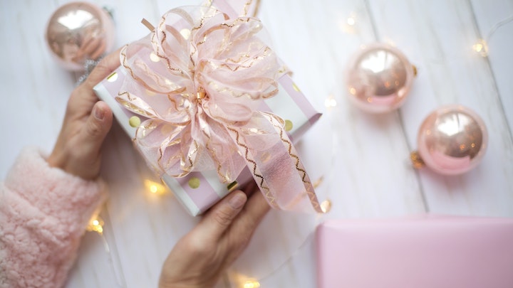 regalo-de-navidad-en-color-rosa