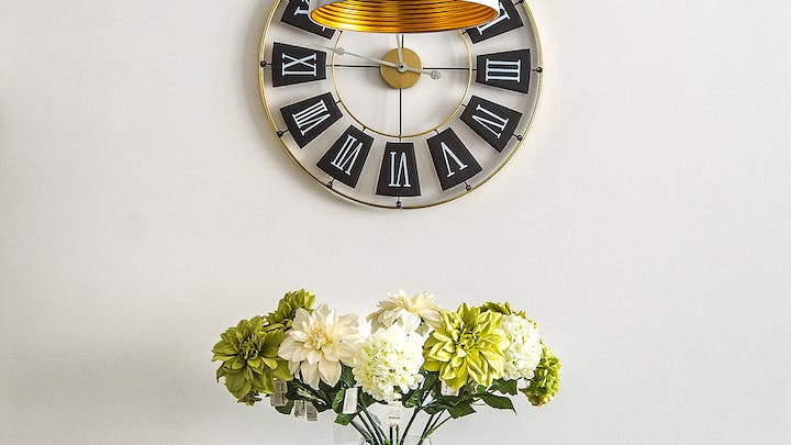 reloj-de-pared-y-flores