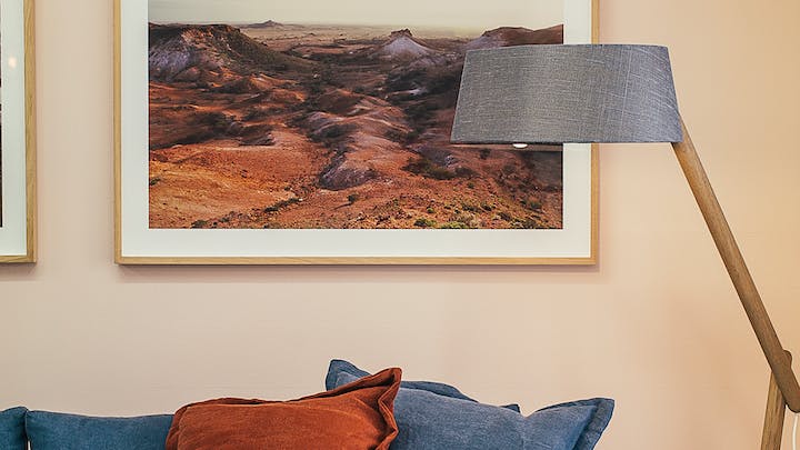 cuadro-de-naturaleza-en-la-pared-del-salon