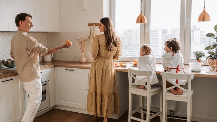 cocina-con-barra-para-desayuno